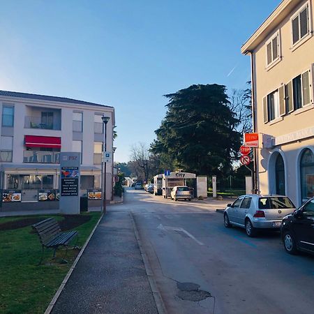 New City Center Design Apartment Poreč Buitenkant foto