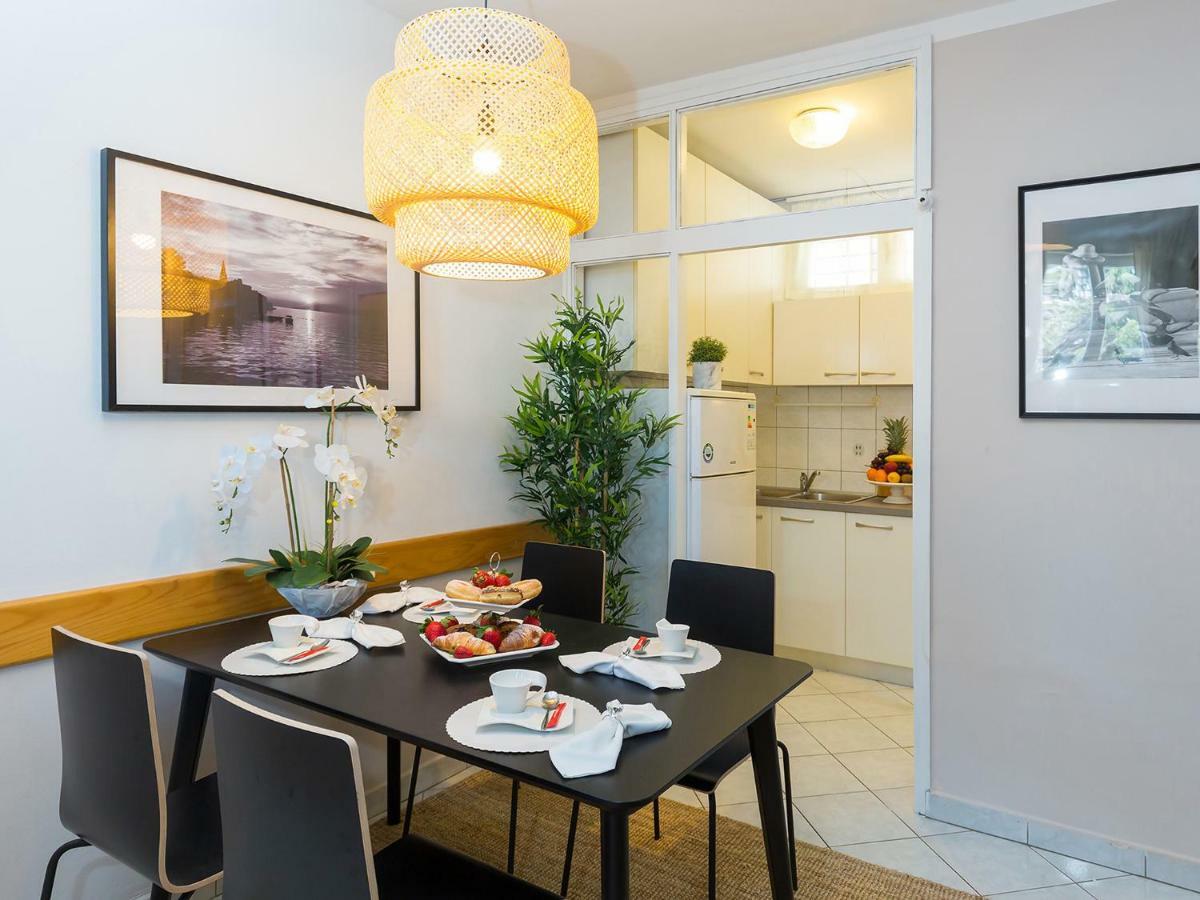 New City Center Design Apartment Poreč Buitenkant foto