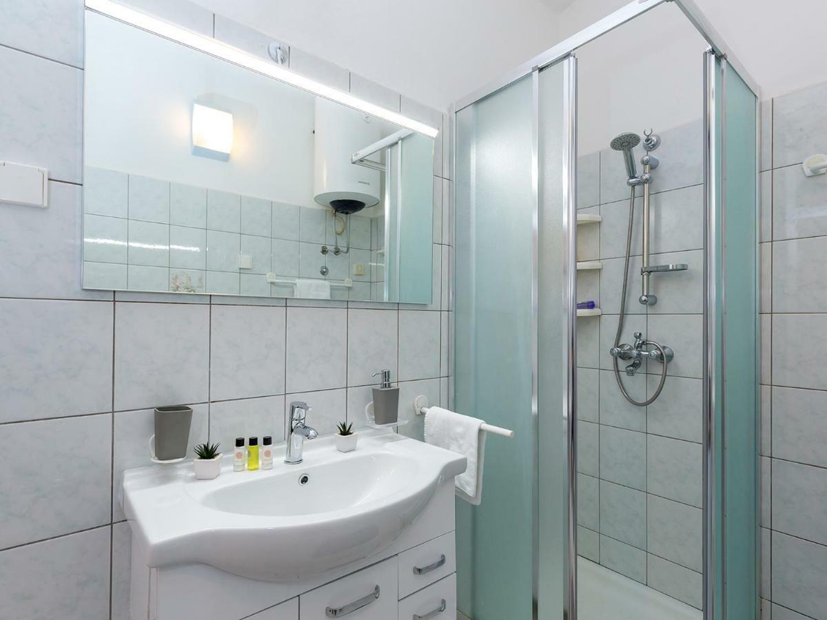 New City Center Design Apartment Poreč Buitenkant foto