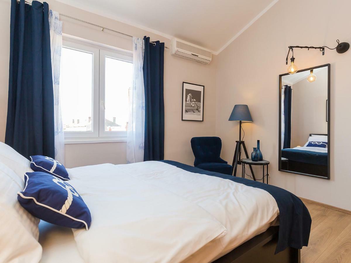 New City Center Design Apartment Poreč Buitenkant foto