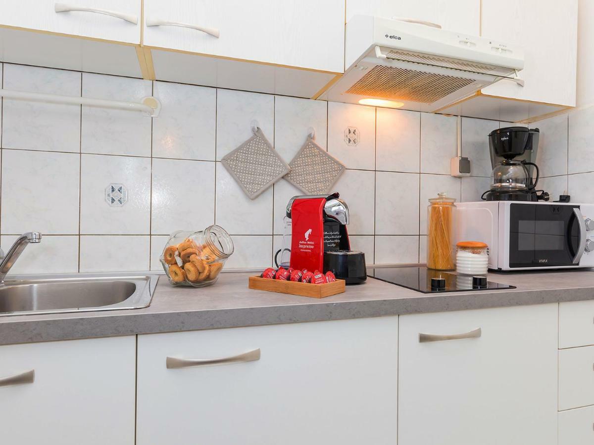New City Center Design Apartment Poreč Buitenkant foto