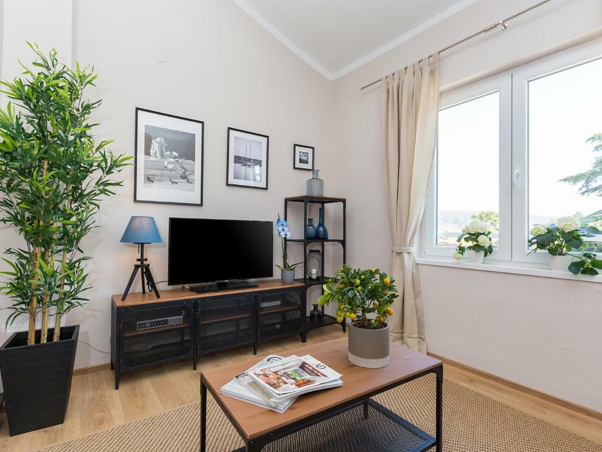New City Center Design Apartment Poreč Buitenkant foto